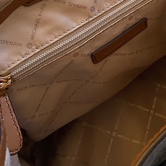 Michael Kors Backpack purse - like new - Picture 10 of 16